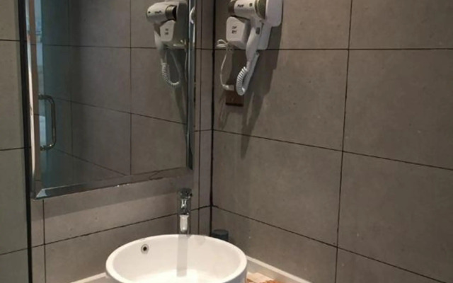Zhongshan Jiating Apartment (Mingzhu Station Wangyu Road Branch)