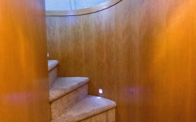 Ocean Romance Dockside B and B Yacht Hotel