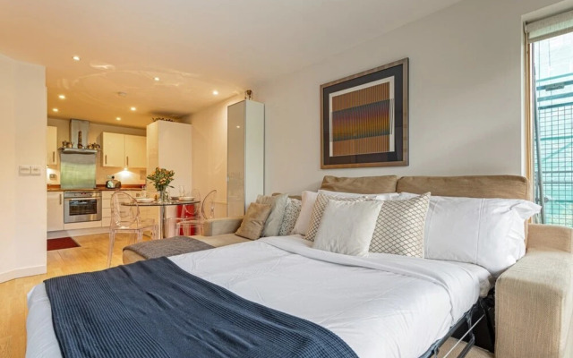 Bright 1 Bedroom Apartment Near London Bridge With Balcony
