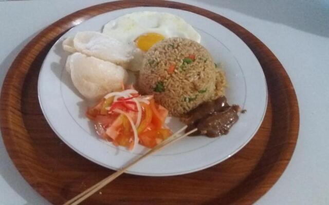 COCONUT BEACH BUNGALOWS & WARUNG Exst TemanTeman 2