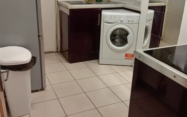 Luton Excellent 1 bed Apartment With Living Room