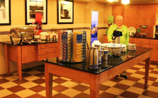 Hampton Inn & Suites Canton