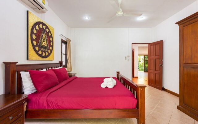 Blissful Jacuzzi Living at Villa Nikkie2