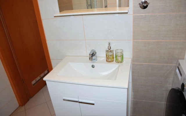 COMFY and BRIGHT Apartment