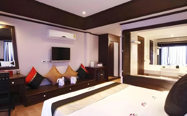 Отель Rayaburi Hotel Patong