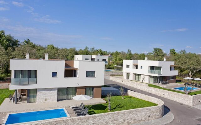 Luxurious Villa Novigrad With Swimming Pool