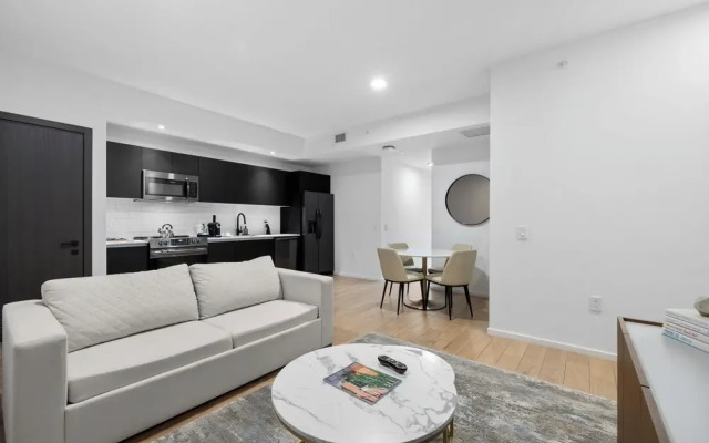 Luxury Studio with City & Bay Views