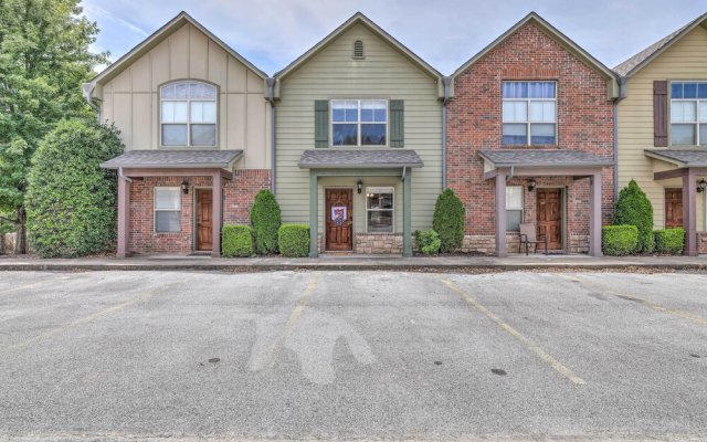 Charming Springdale Townhome ~ 5 Mi to Dtwn!