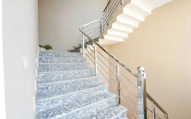 Fabhotel Mountain Inn