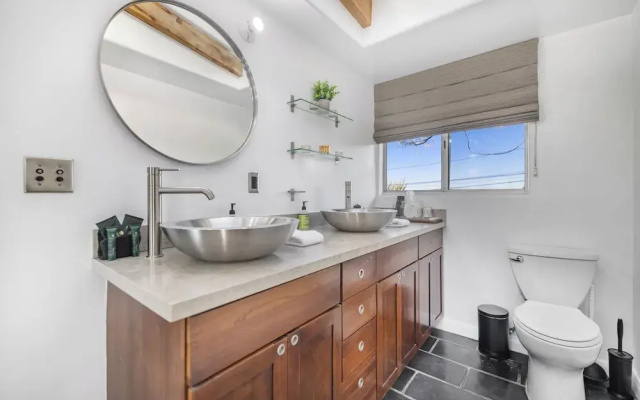 Mulholland View - Mid-century Modern Escape w/ Infinity Pool
