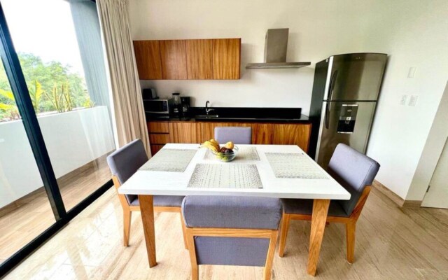 Amira Central 303 By Lockey