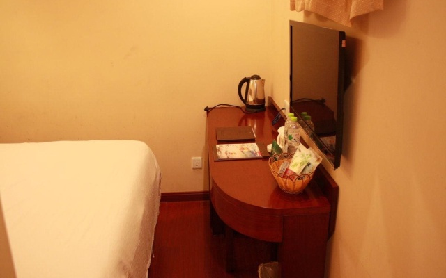 GreenTree Inn Shandong Qingdao Railway Station Square Express Hotel – Guest Rooms – Qingdao