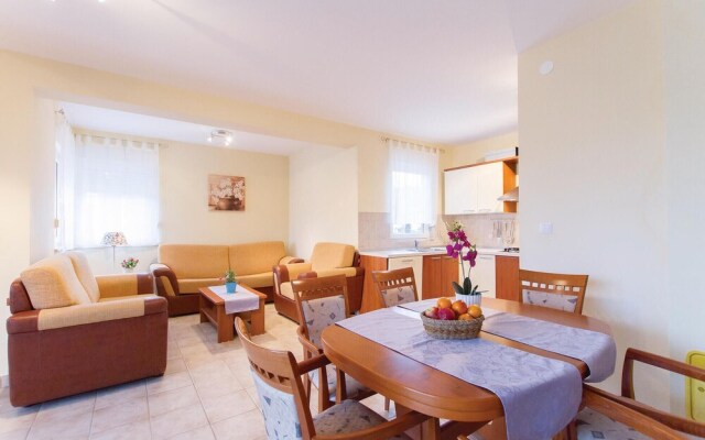 Beautiful Home in Palit With 4 Bedrooms
