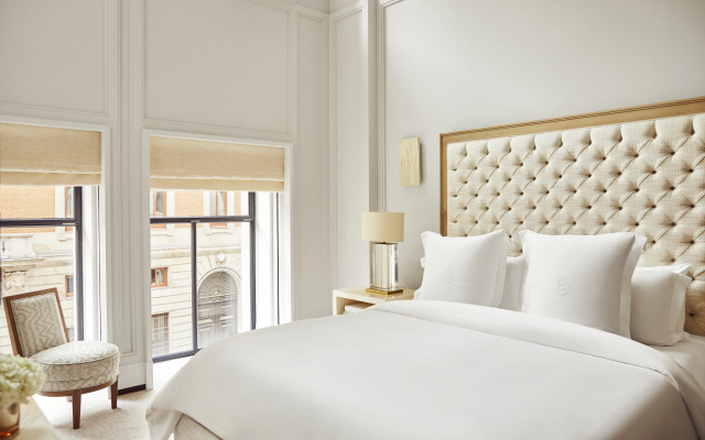 Отель Four Seasons Hotel Madrid