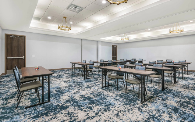 Cambria Hotel Tampa-Brandon