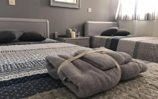 Elenis Studios & Apartments