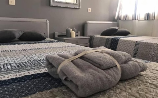 Elenis Studios & Apartments