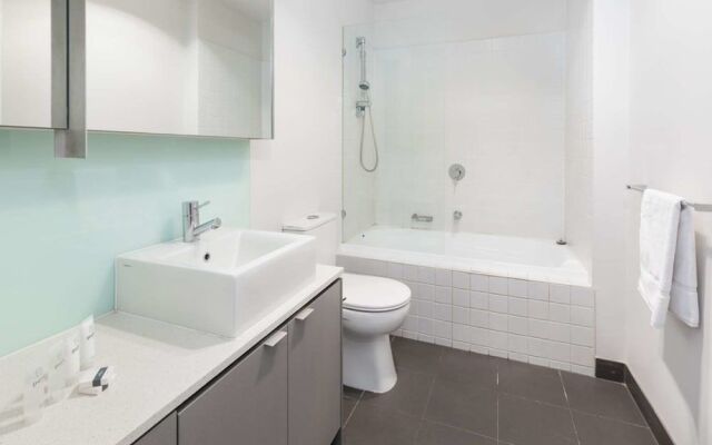 Executive Apartment With Bay Views