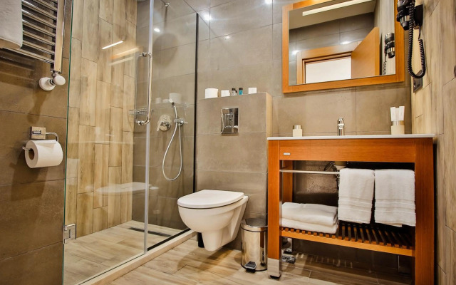 Амери Плаза