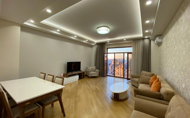 Kajaznuni Street, 3 bedrooms Luxury & Unique apartment QA444