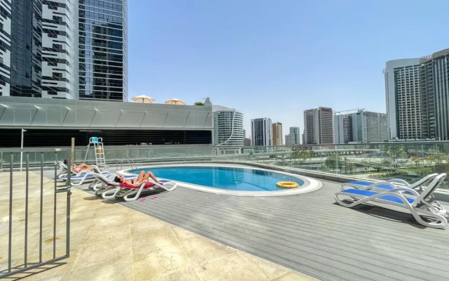 Cosy 2BR Burj Khalifa Gym/pool by Belvilla