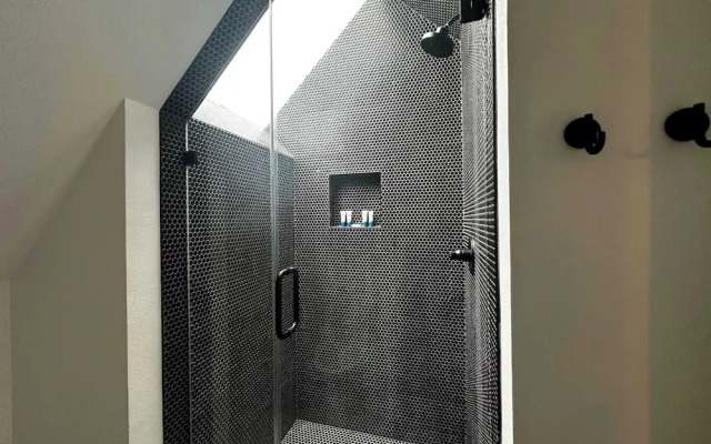 Stylish 2 Bedroom Retreat in South Austin