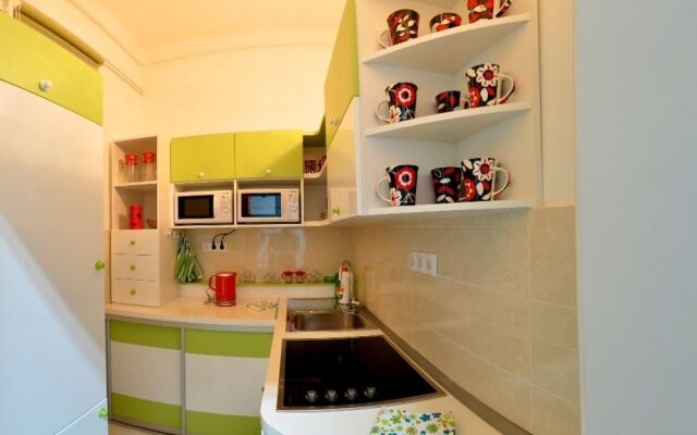 Hostel For Me