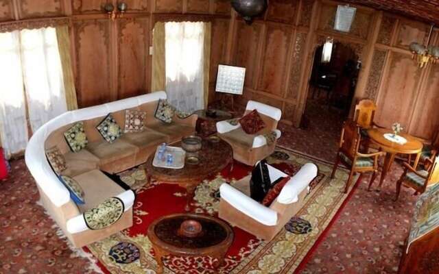 Privilege Houseboats