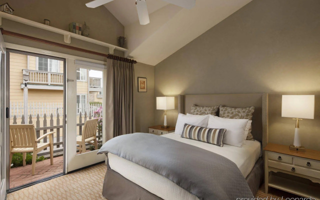 Pelican Inn & Suites