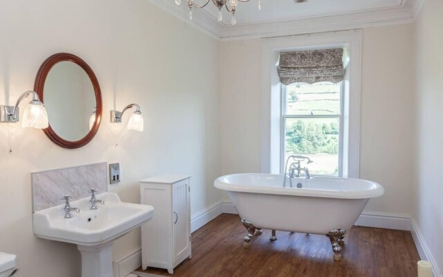 Stunning 8 Beds Country Retreat nr Richmond