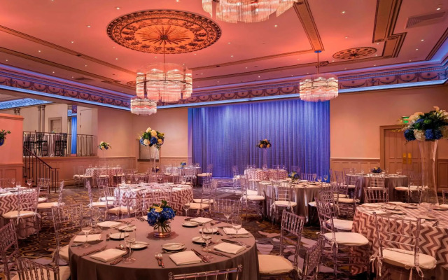 Sheraton Commander Hotel