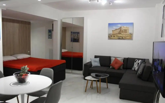 New Luxurious Studio at the Acropolis Foot Hills