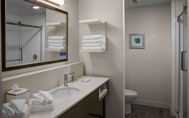 Hampton Inn & Suites Syracuse North Airport Area
