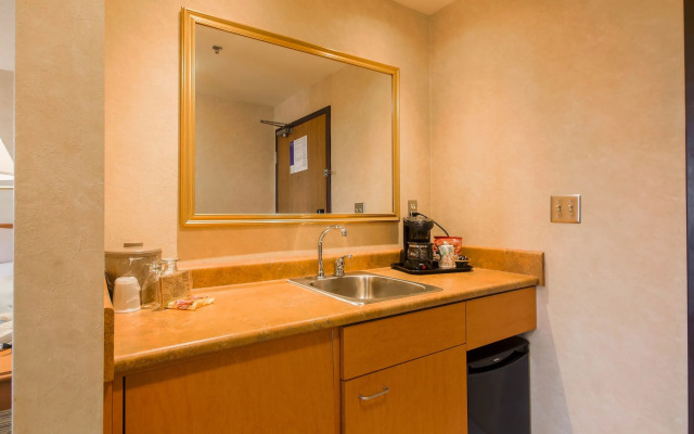 Humphry Inn & Suites
