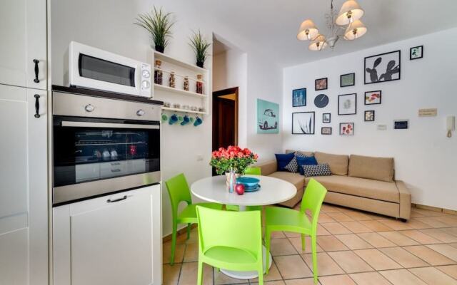 Modern & Charming 3 bed Flat in Central Location