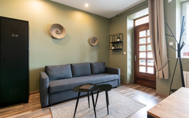 Legend - Bourg en Bresse Parking Droite