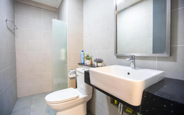 Georgetown High Floor Luxury 3BR Suite