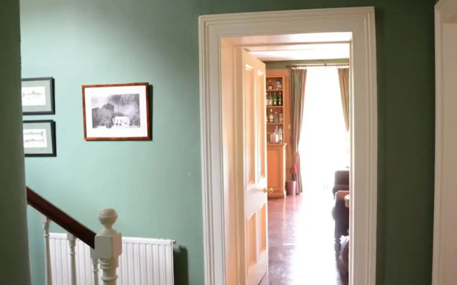 Delphi Lodge Hotel