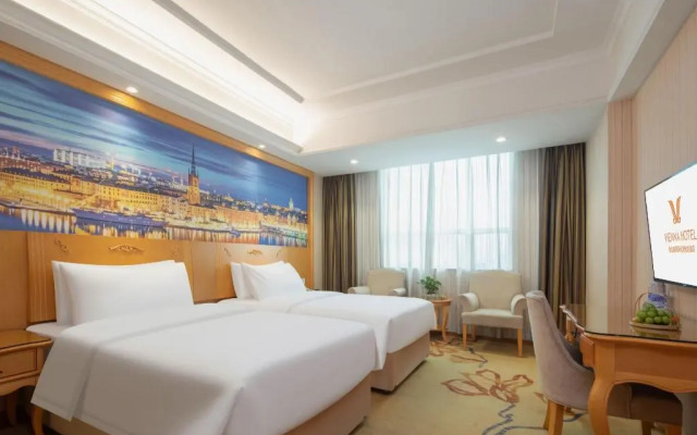 Vienna Hotel (Shenzhen Guanlan Changhu Metro Station) )