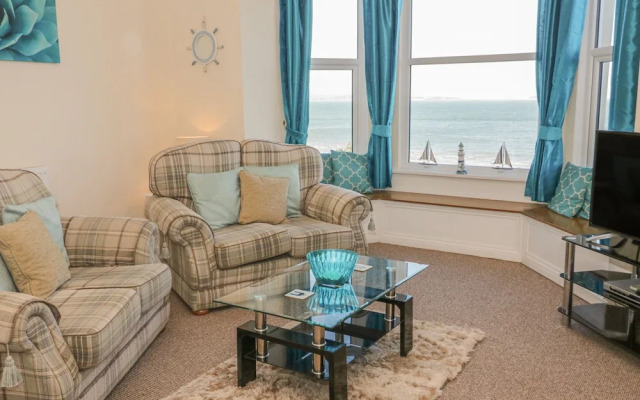 Llys Madoc, First Floor Flat