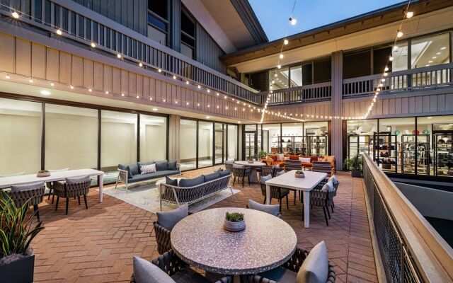 The Woodlands Resort, Curio Collection by Hilton