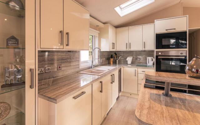 Juniper Lodge with Hot Tub