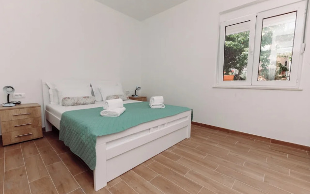 Waterfront Apartment Petrovina