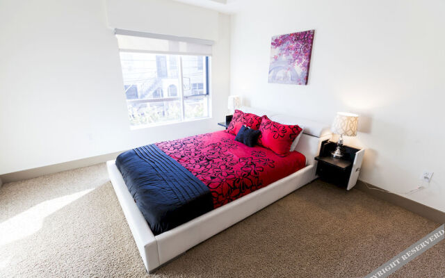 Heaven on Hollywood Furnished Apartments