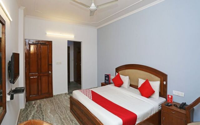 OYO 13843 Moonlight Residency