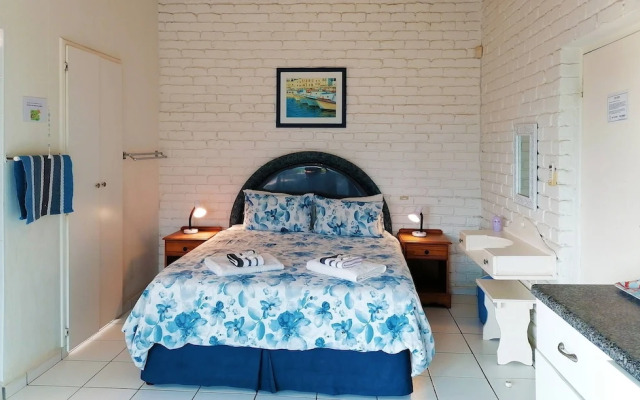 Boathouse Bed and Biscuit - Upper Deck