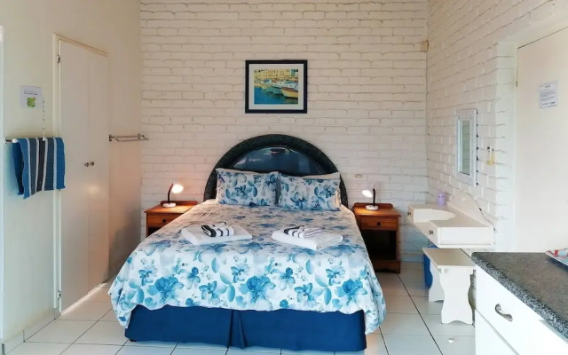 Boathouse Bed and Biscuit - Upper Deck