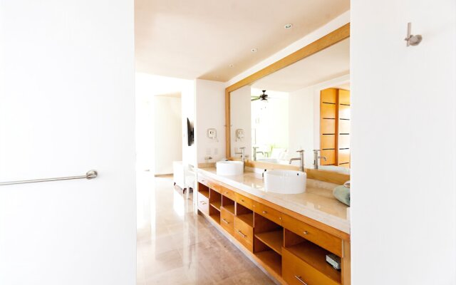 Gran Peninsula 3BR Condo By RMH