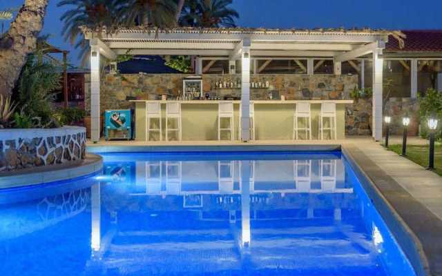 Zeus Hotels Palm Beach