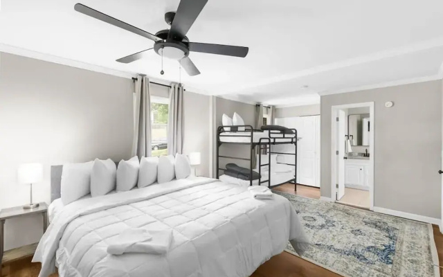 21st Street Evergreen Charm